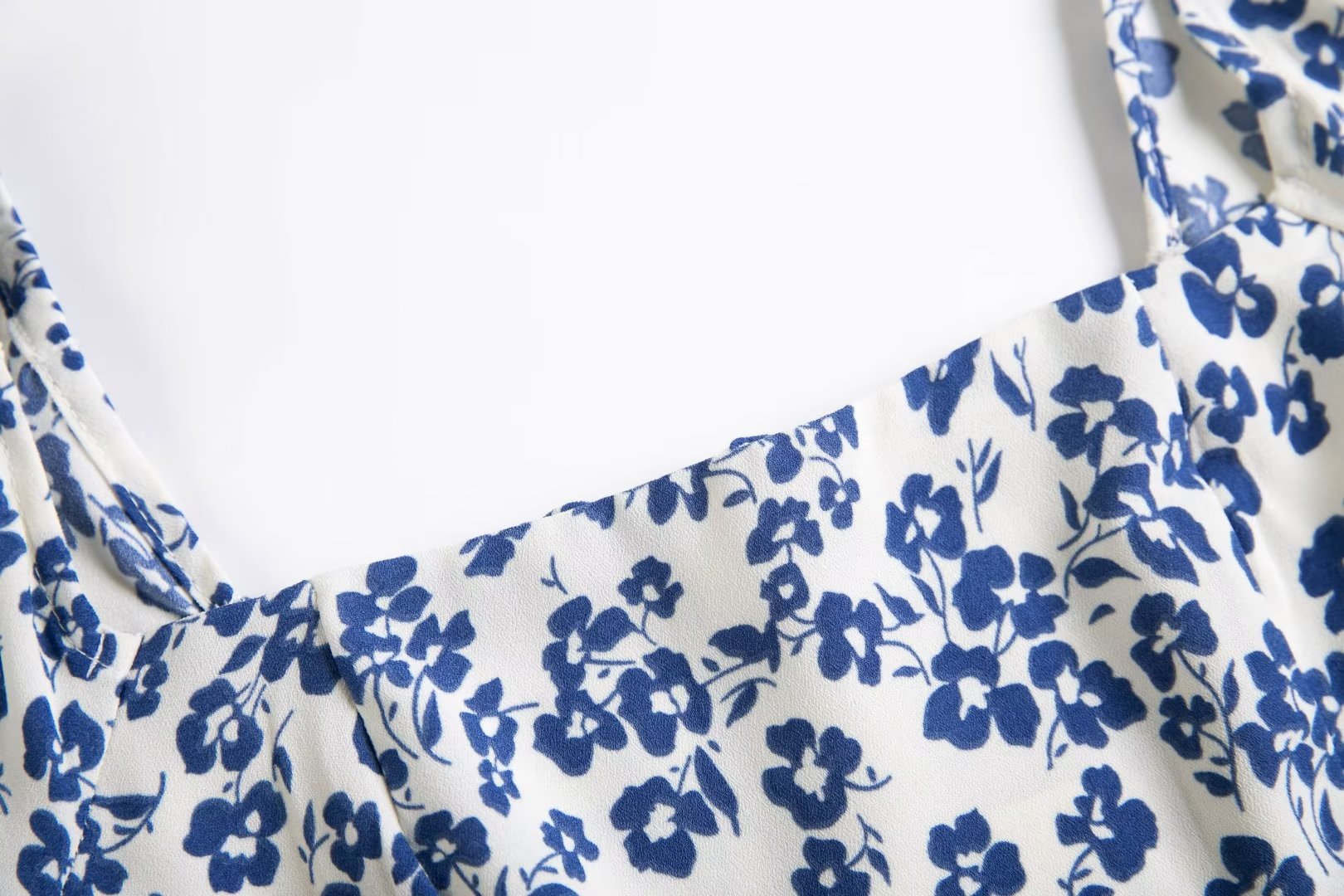 Summer French Vacation Flat Square Collar Long Sleeve Dress White Background with Blue Print High Slit