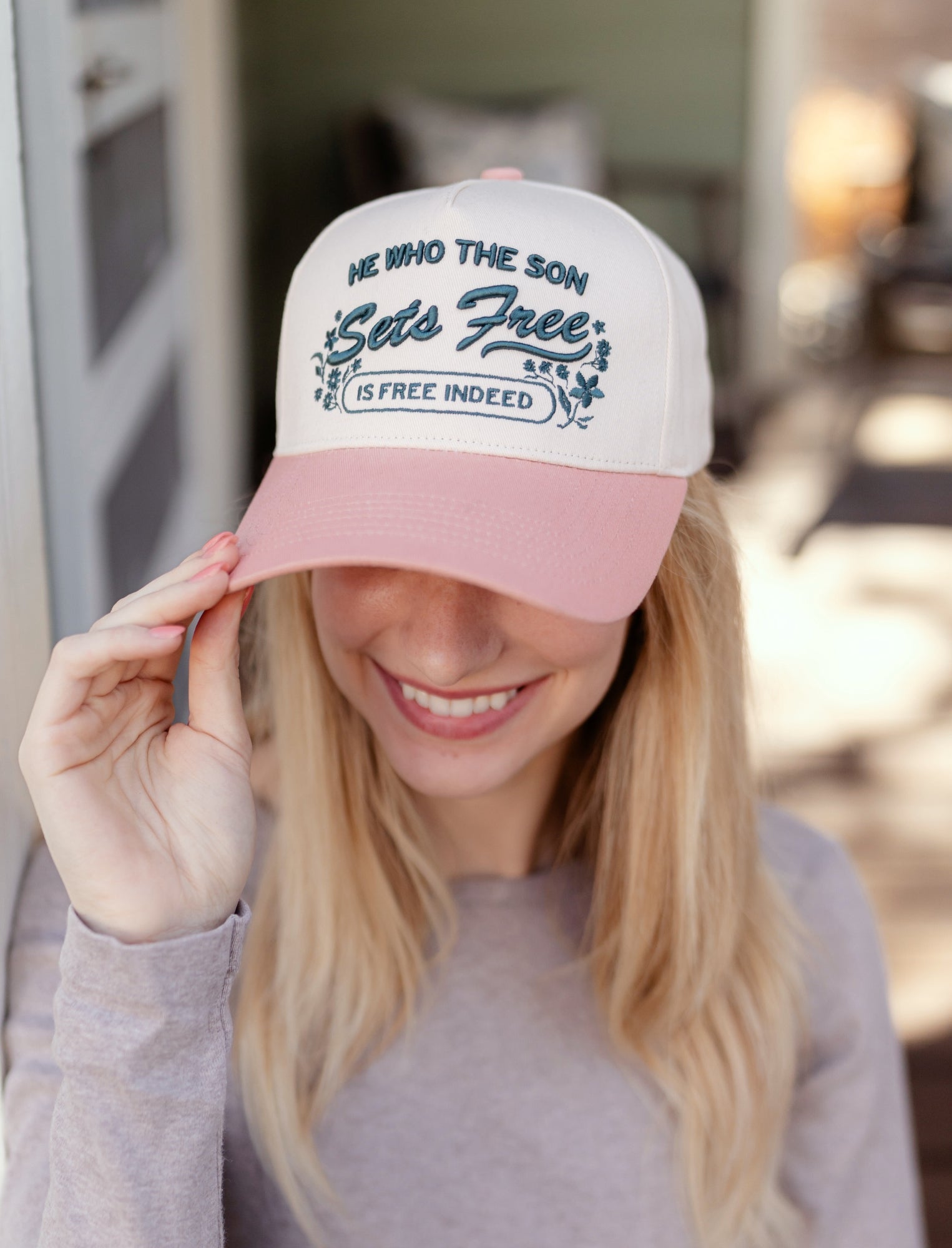 Hat: He who the son sets free